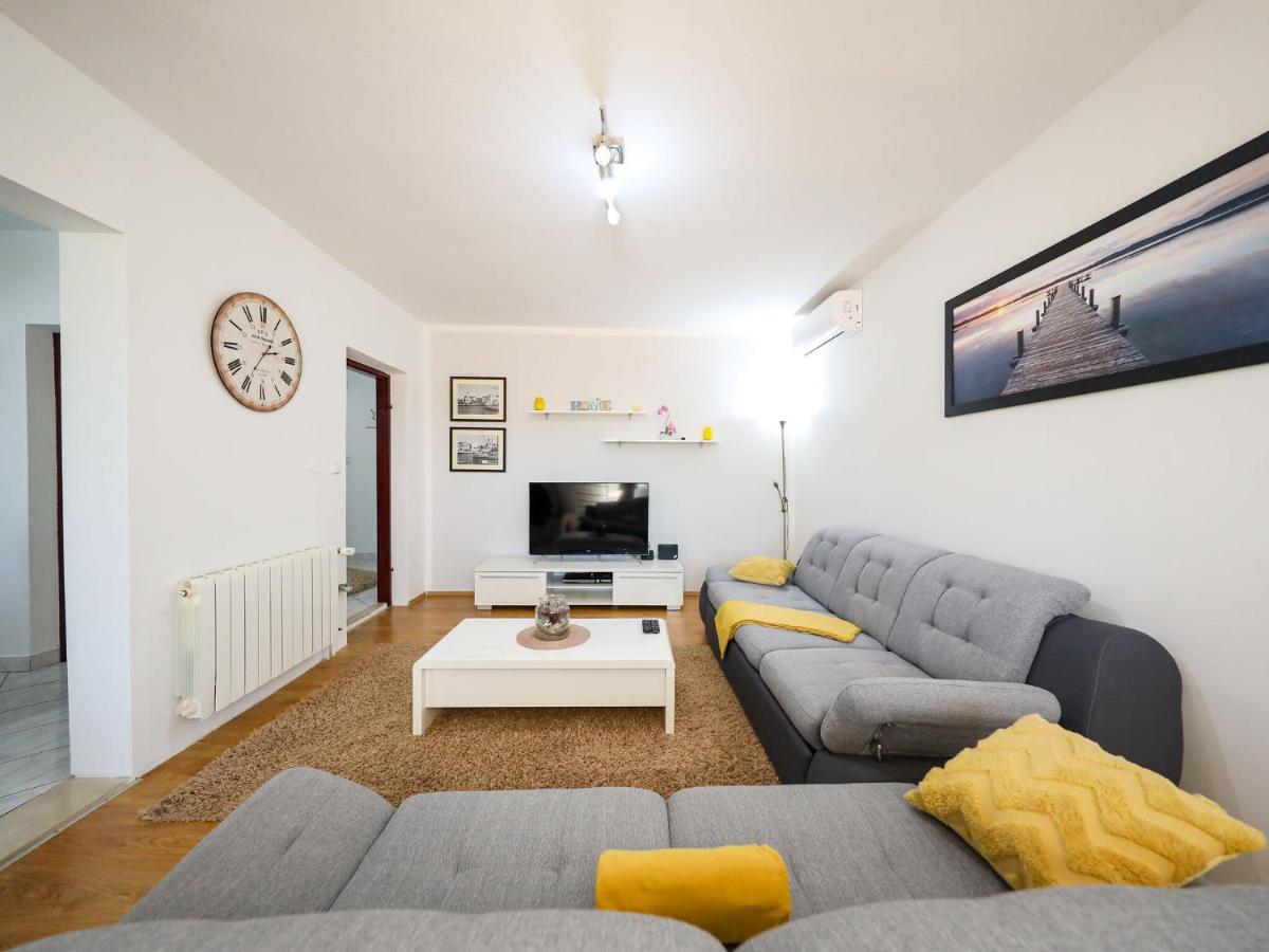 Lovely Holiday Home In Policnik With Private Pool 외부 사진