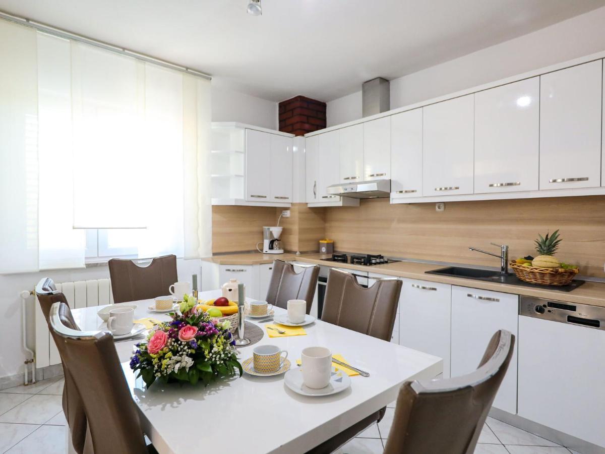 Lovely Holiday Home In Policnik With Private Pool 외부 사진
