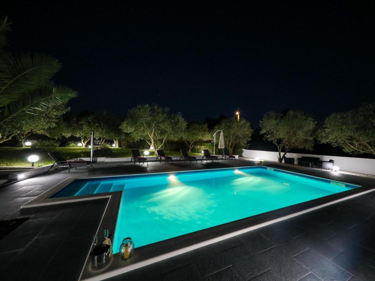 Lovely Holiday Home In Policnik With Private Pool 외부 사진